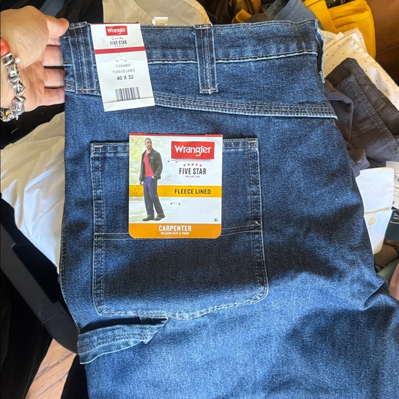 NWT Wrangler Men's and Big Men's Relaxed Fit Fleece Lined Cargo Jean size: 40x32 - Picture 11 of 13